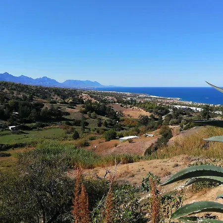 Vilă Pinecliff Agios Georgios (Girne)