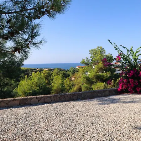 Pinecliff Villa Agios Georgios (Girne)